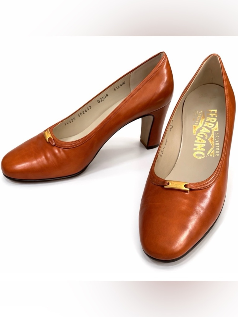 Vintage Ferragamo Cognac Leather Gold Logo Pumps 8.5 AA Narrow